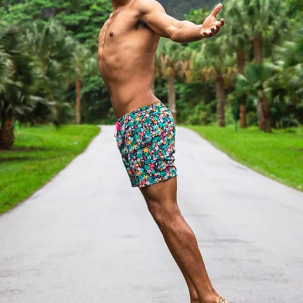 New: Chubbies 5.5 Inseam Swim Trunks. Size Large